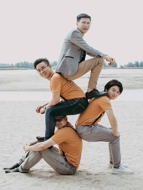 Creative wedding group photo